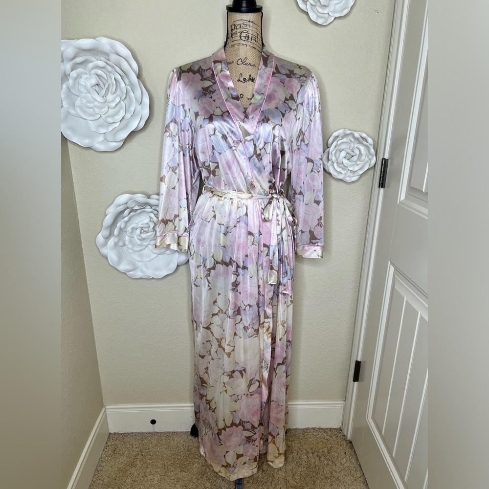 Vintage 70’s Lorraine 100% Nylon Watercolor Pastel Floral Belted Robe Sz M